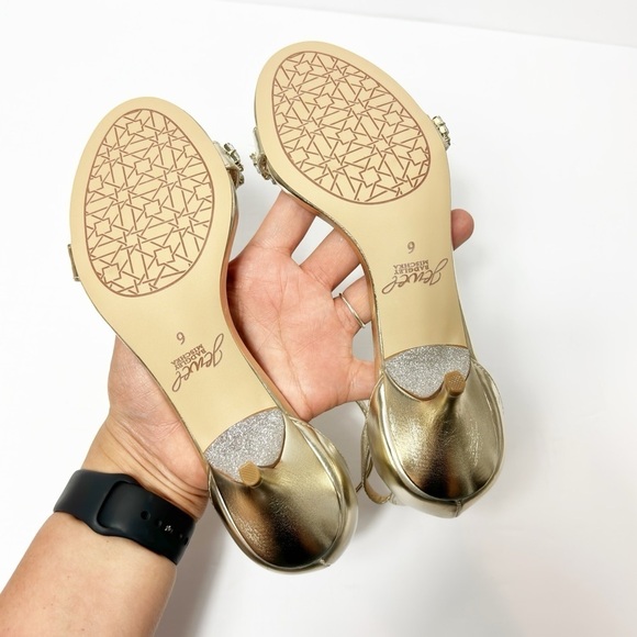 JEWEL BADGLEY MISCHKA WOMEN'S DASH KITTEN HEEL GLDMET SIZE 6 NEW - Picture 2 of 8